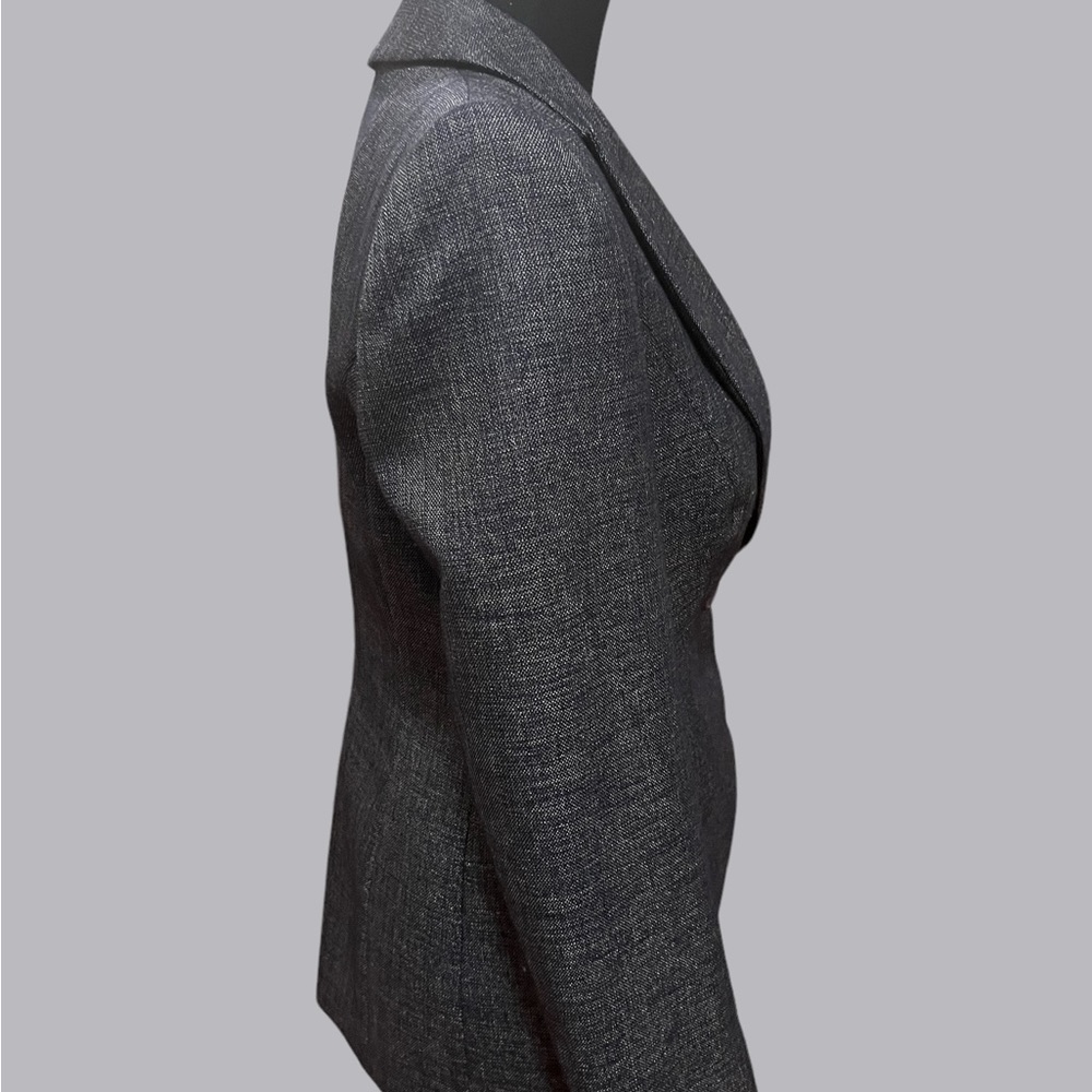 ESCADA Women Tailored Hourglass Blazer in Grey Wool - Picture 5 of 15